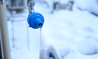 ガス給湯器・配管が凍結したときの対処法と凍結防止策
