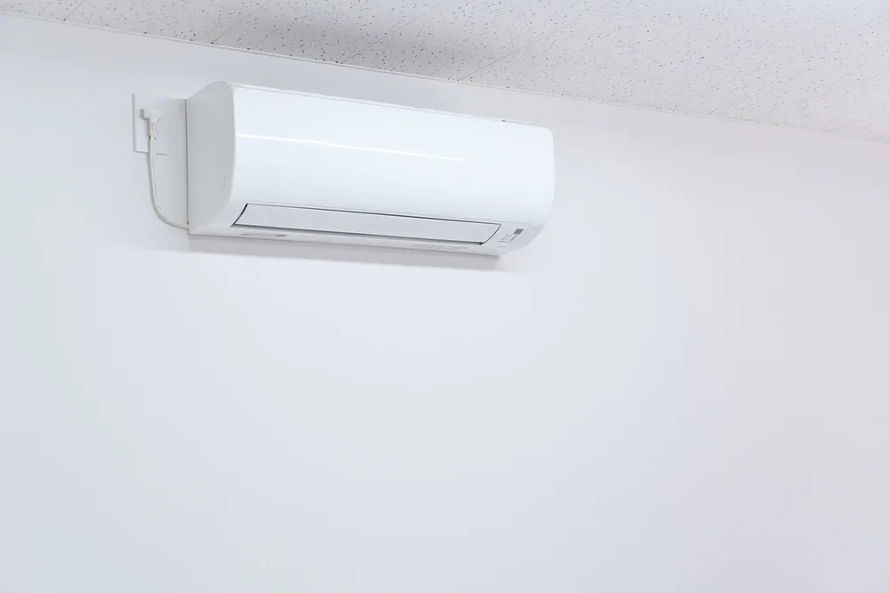 エアコンの理想的な取付位置は？効率を高める設置ポイントと注意点