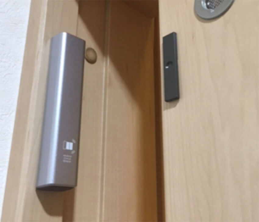 センサーを自宅のトイレのドア等に取り付け（東京ガス無料施工）